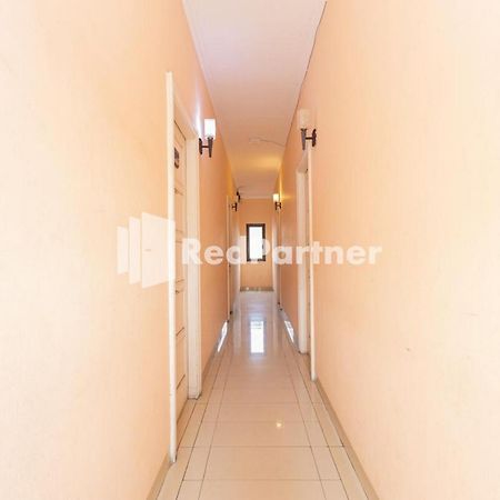 Star Hotel Jaksa Mitra Reddoorz Джакарта Экстерьер фото