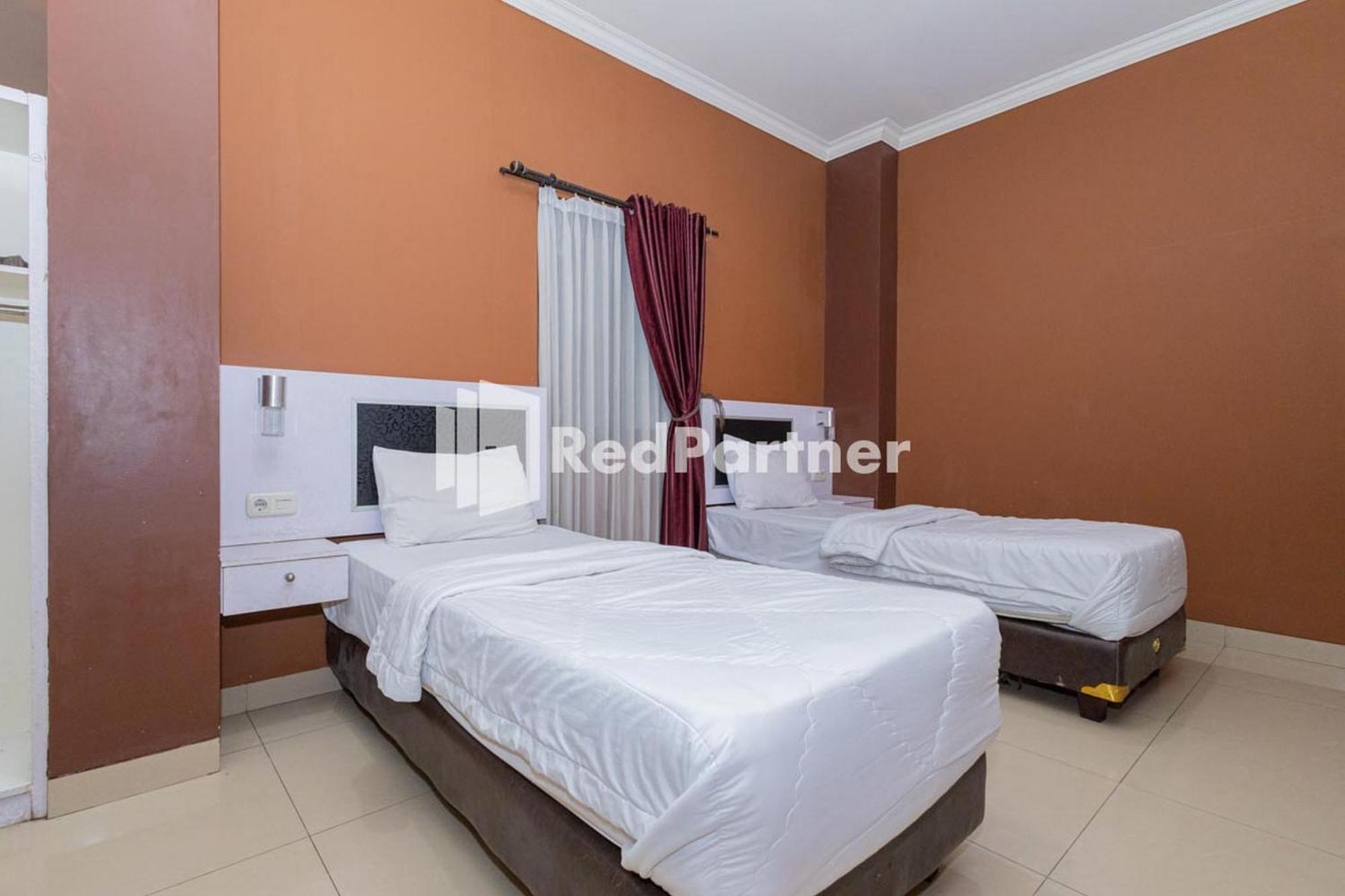 Star Hotel Jaksa Mitra Reddoorz Джакарта Экстерьер фото