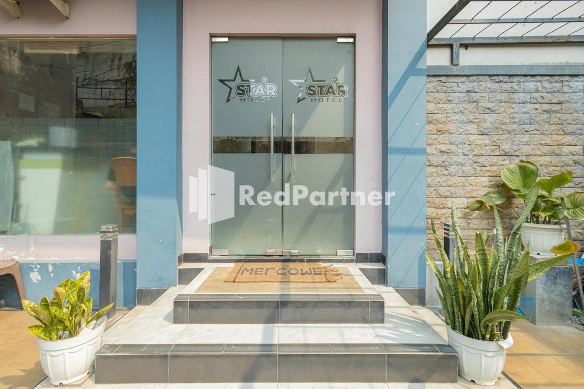 Star Hotel Jaksa Mitra Reddoorz Джакарта Экстерьер фото