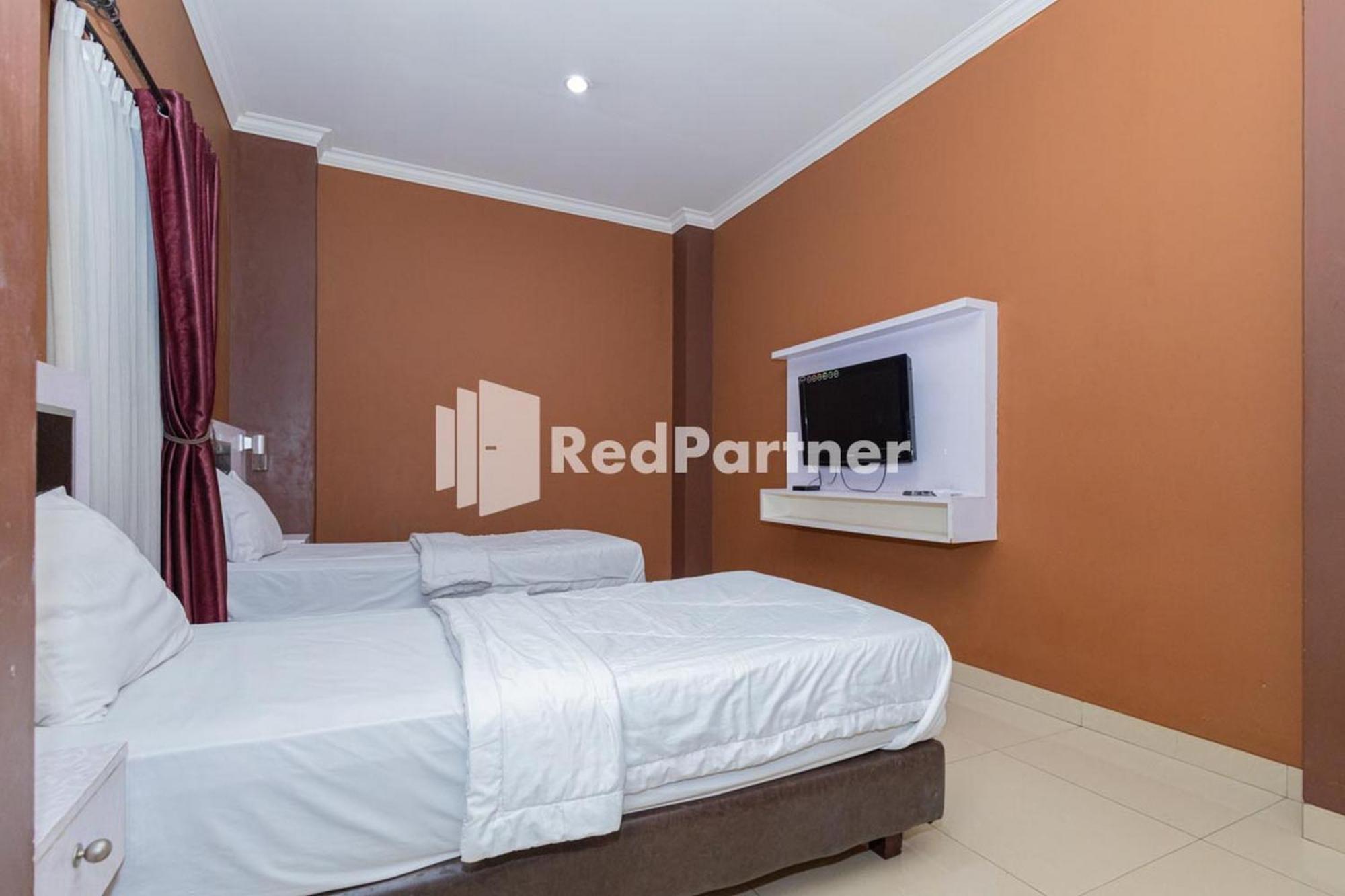 Star Hotel Jaksa Mitra Reddoorz Джакарта Экстерьер фото