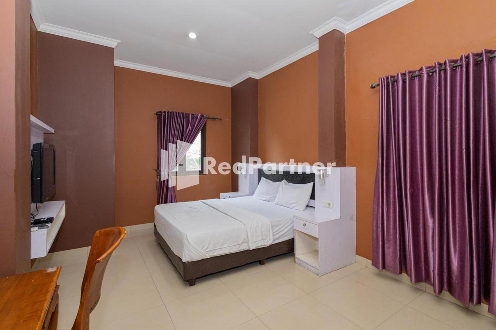 Star Hotel Jaksa Mitra Reddoorz Джакарта Экстерьер фото