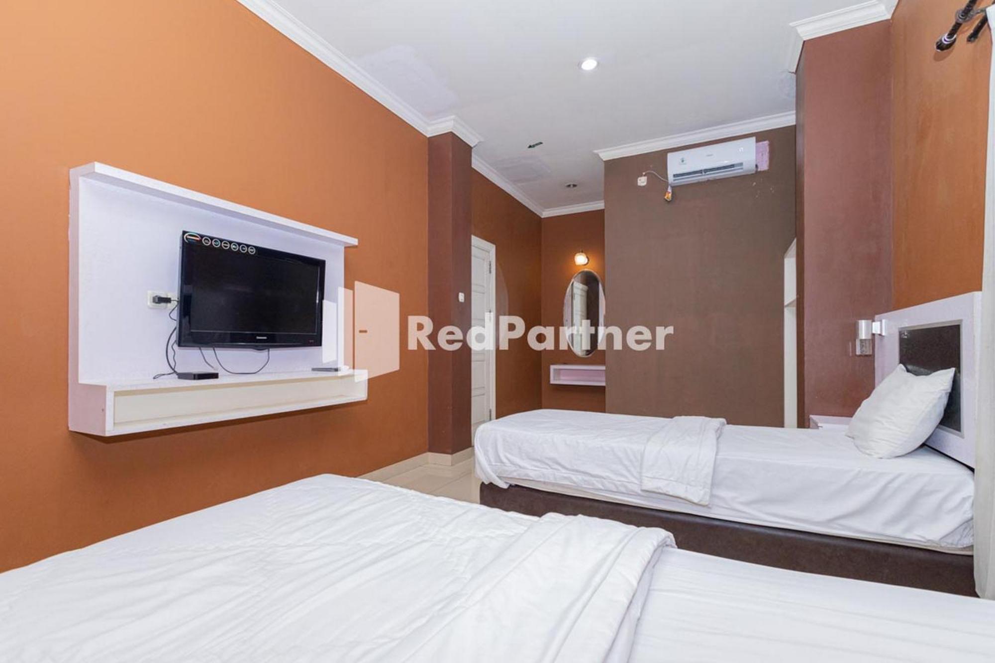 Star Hotel Jaksa Mitra Reddoorz Джакарта Экстерьер фото