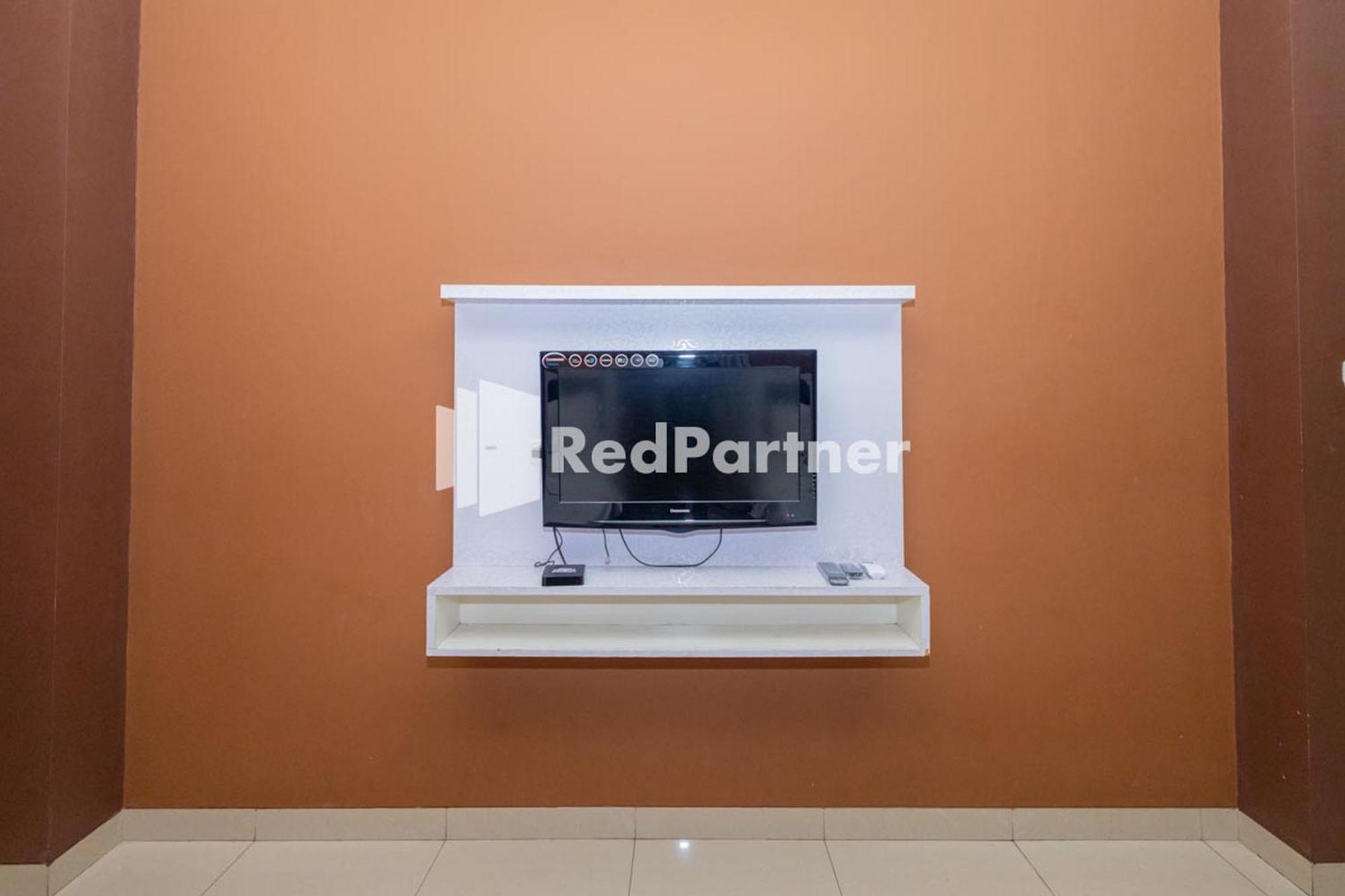 Star Hotel Jaksa Mitra Reddoorz Джакарта Экстерьер фото