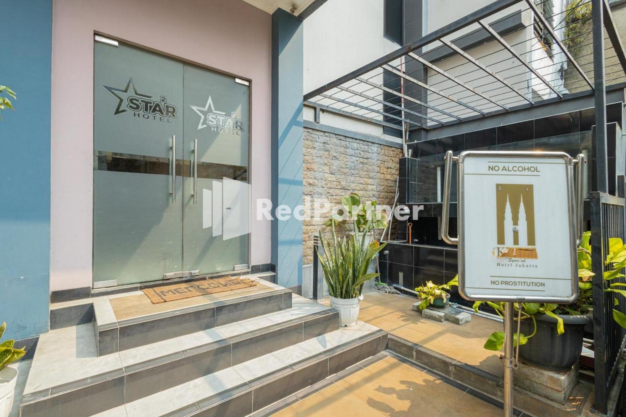 Star Hotel Jaksa Mitra Reddoorz Джакарта Экстерьер фото