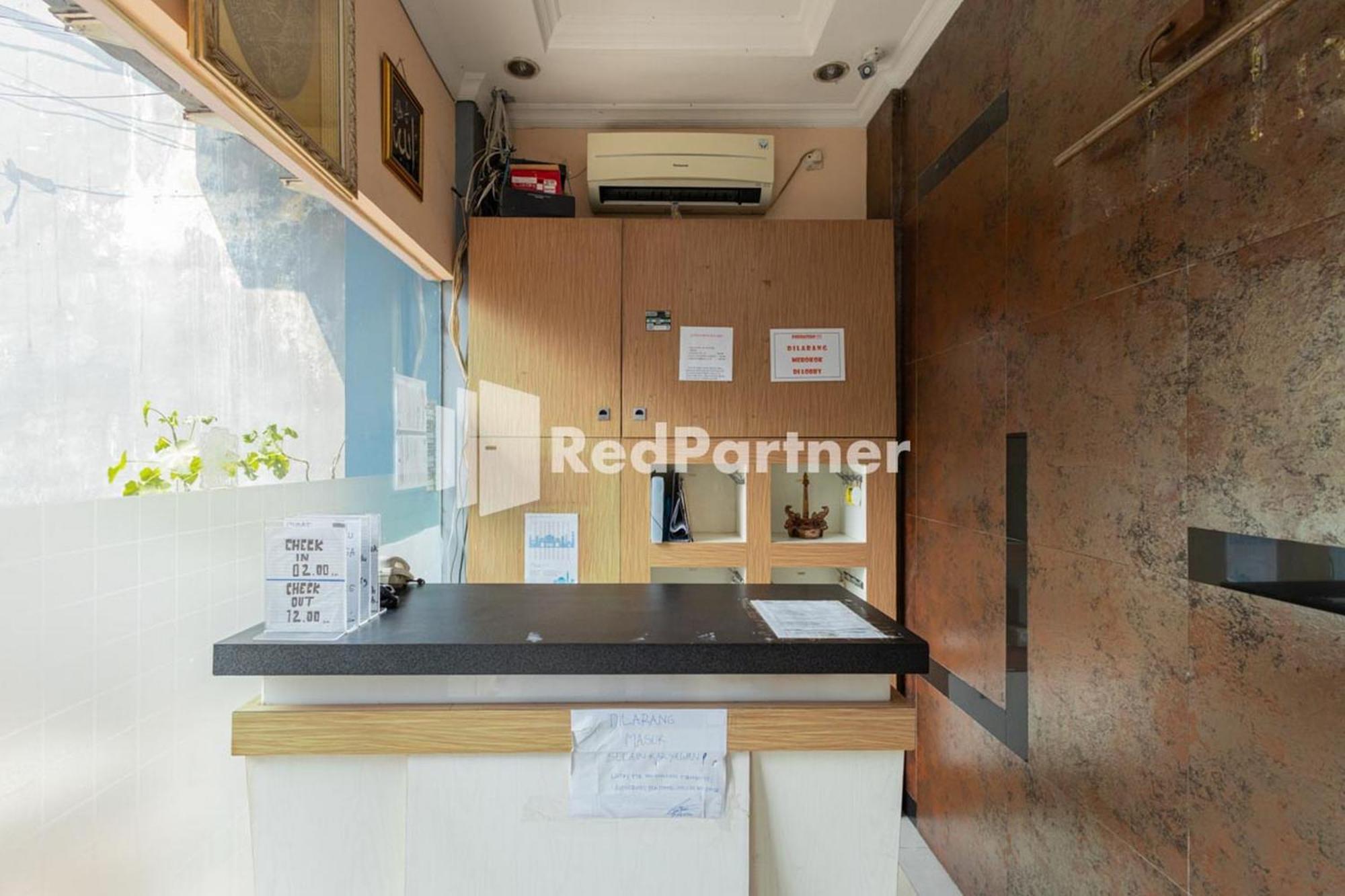 Star Hotel Jaksa Mitra Reddoorz Джакарта Экстерьер фото