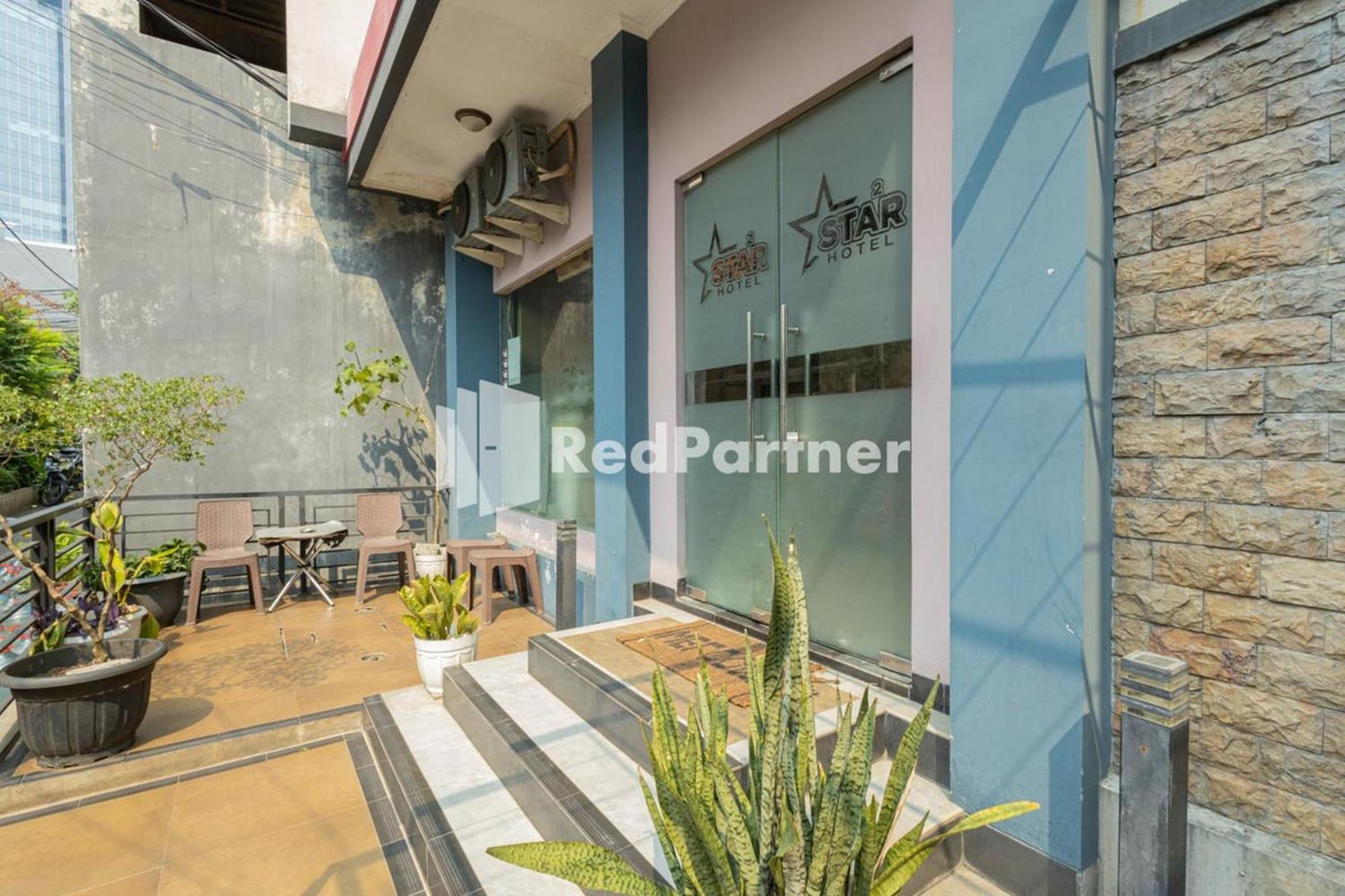 Star Hotel Jaksa Mitra Reddoorz Джакарта Экстерьер фото