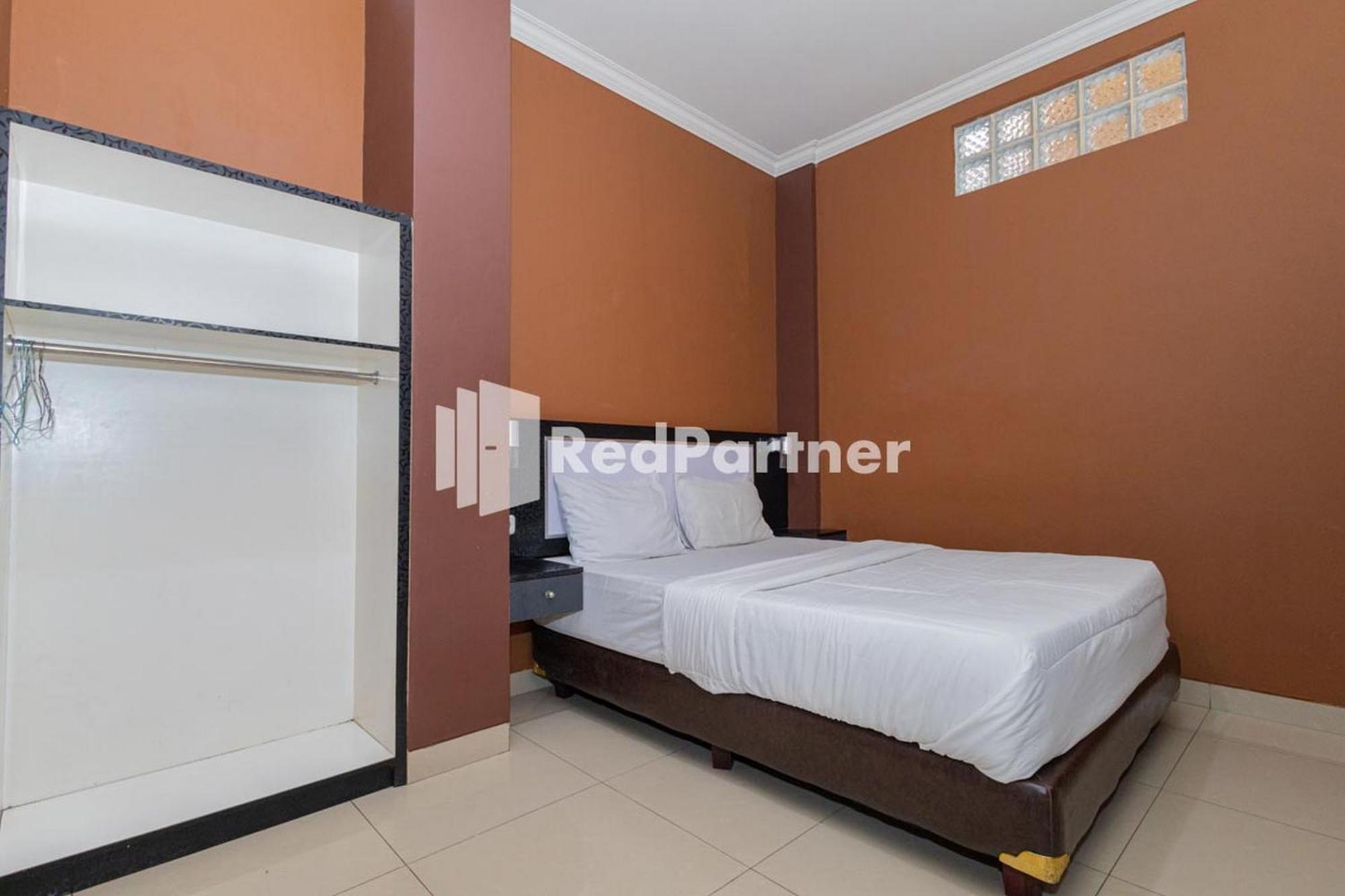 Star Hotel Jaksa Mitra Reddoorz Джакарта Экстерьер фото