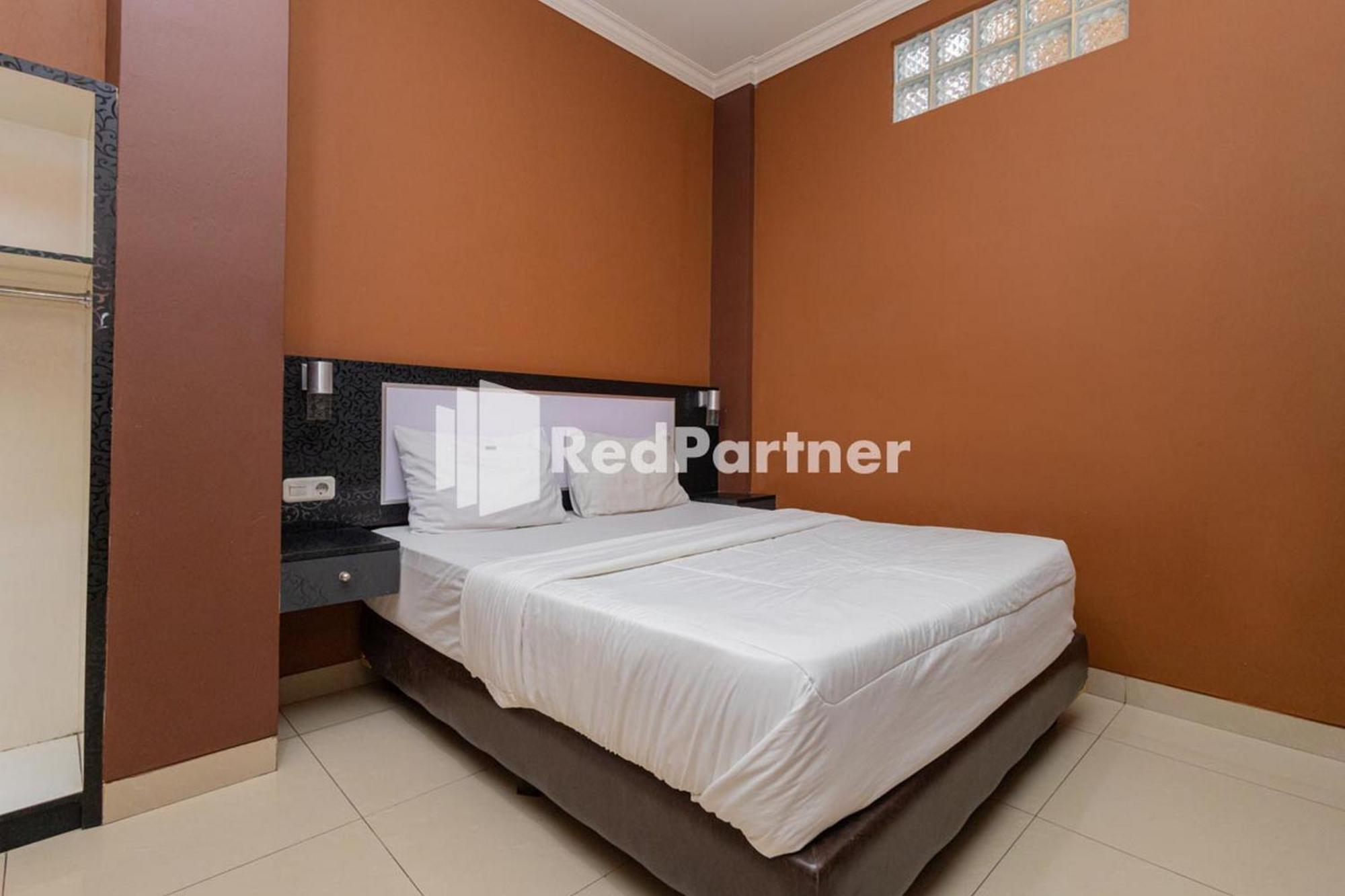 Star Hotel Jaksa Mitra Reddoorz Джакарта Экстерьер фото