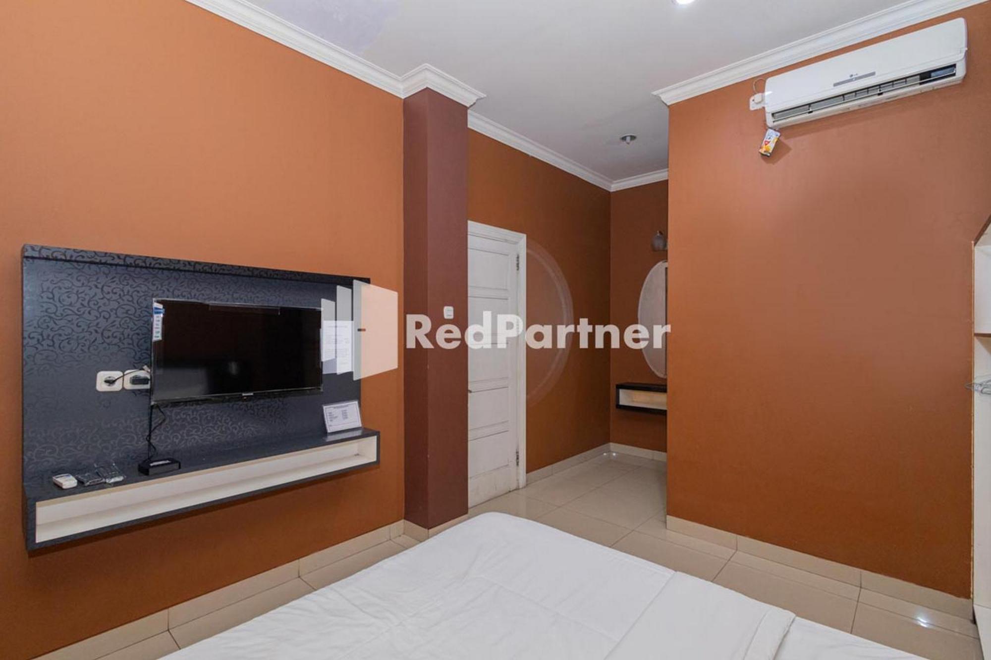 Star Hotel Jaksa Mitra Reddoorz Джакарта Экстерьер фото