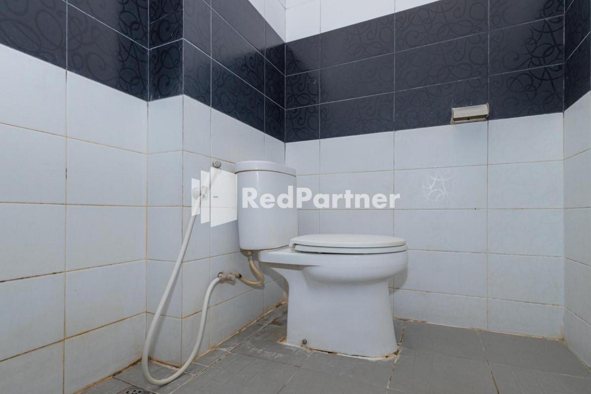 Star Hotel Jaksa Mitra Reddoorz Джакарта Экстерьер фото